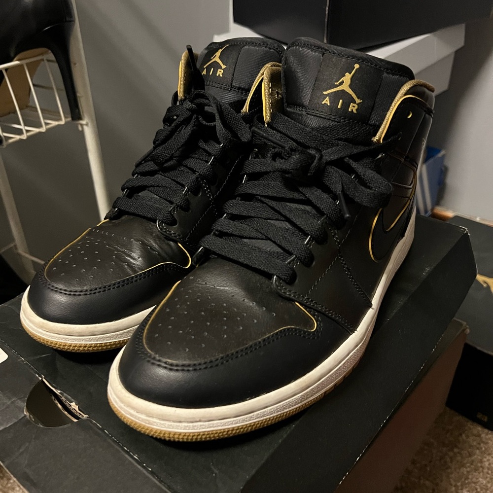 black gold air jordan 1